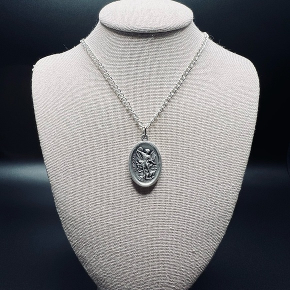 Guardian Angel Saint Michael Silver Healing Protection Pendant Necklace - Picture 3 of 6